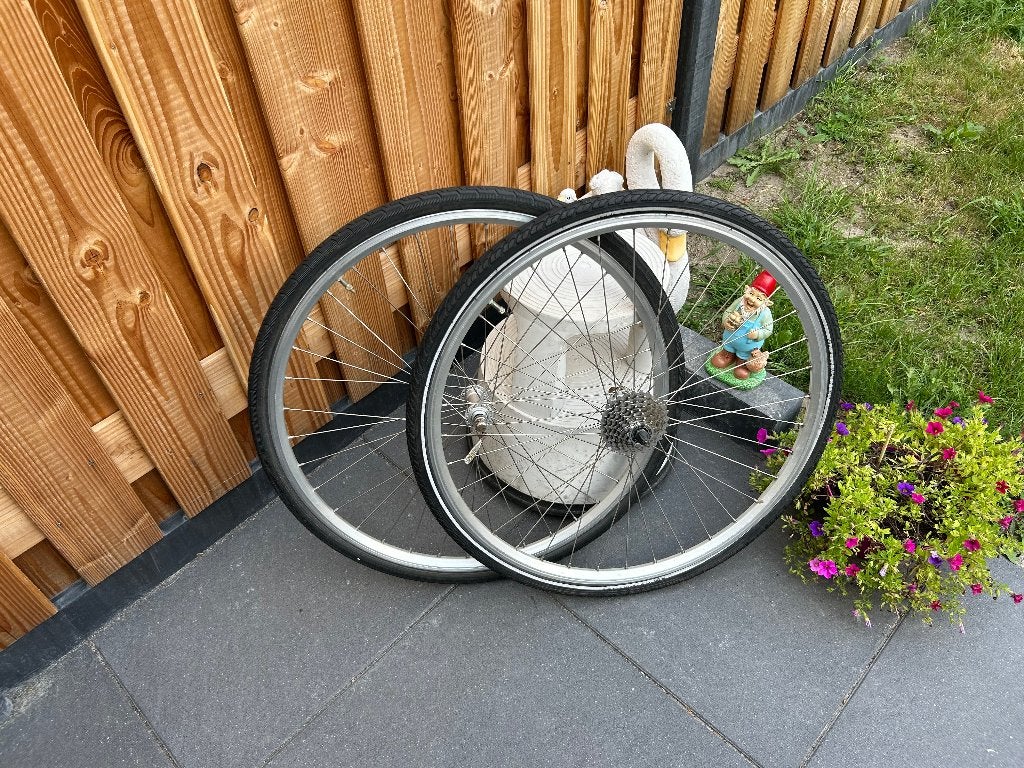 Set wielen Achterwiel 28 inch 8 cassette versnel.velgrem, Wiel, Gebruikt, Ophalen of Verzenden, Shimano naaf 8 cassette