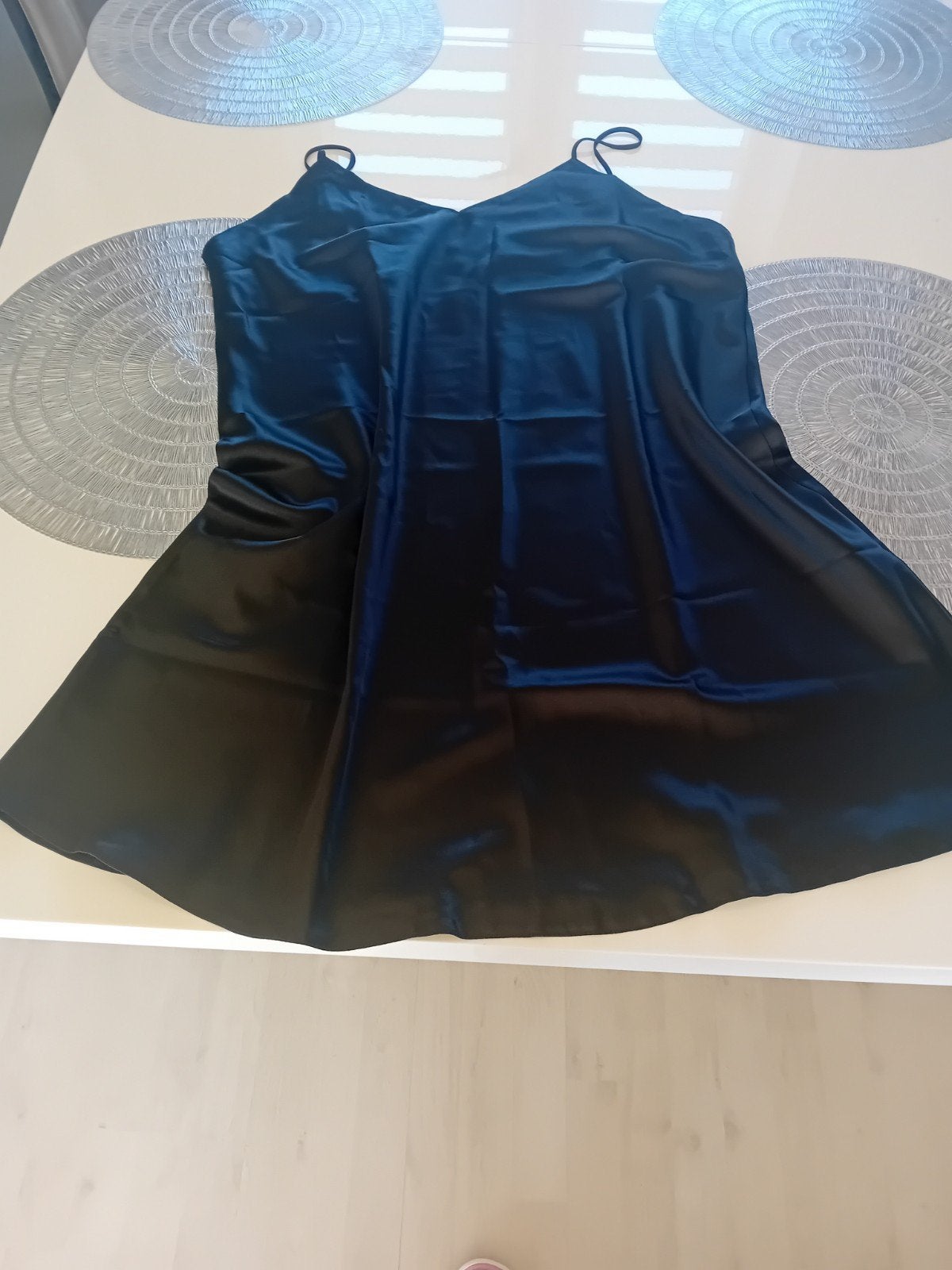 Zwart satijnen pijama met spaghettibandjes, Maat 38/40 (M), Zwart, Ophalen of Verzenden, Boven de knie
