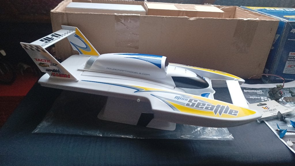 Rc speedboot hydroplane, Ophalen of Verzenden, Zo goed als nieuw, 1:32 tot 1:50, Overige merken