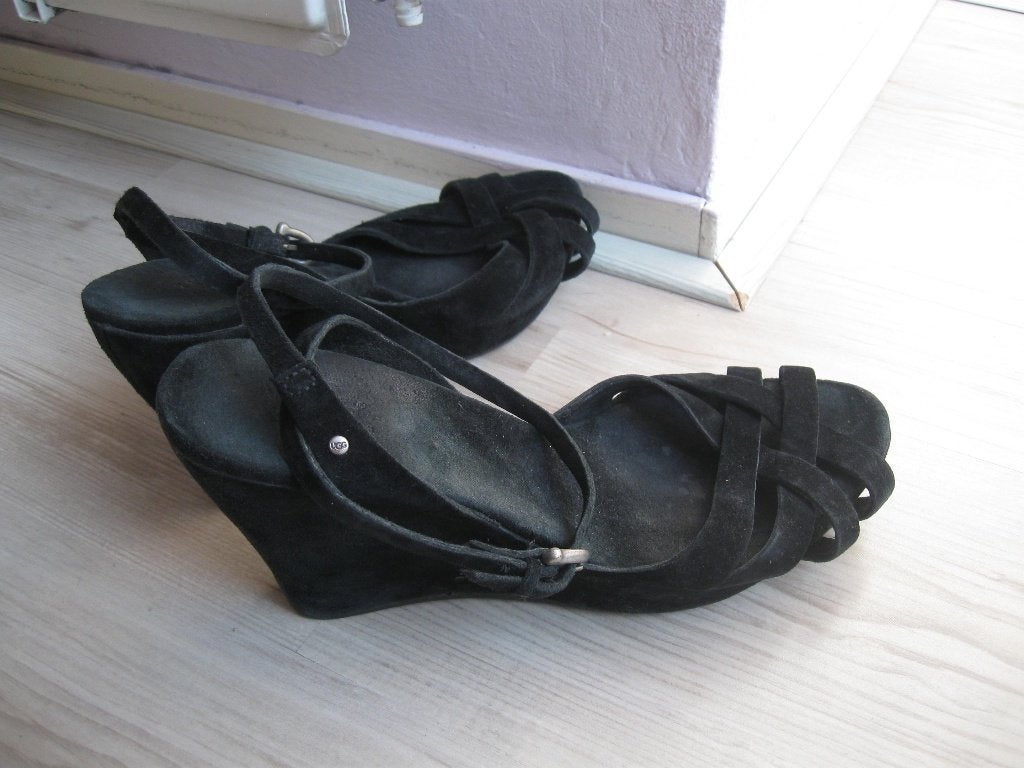 UGG uggs zwarte sandaaltjes met hak maat 37, Kleding | Dames, Ophalen of Verzenden, Zo goed als nieuw, Zwart, Sandalen of Muiltjes