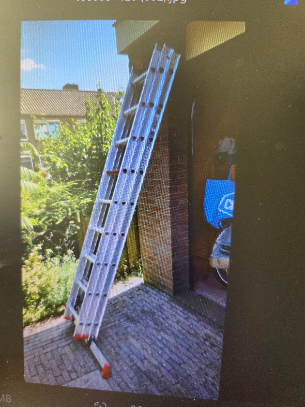 Een zgan Altrex uitschuifbare aluminium ladder, Doe-het-zelf en Verbouw, Ladders en Trappen, Ophalen, Zo goed als nieuw, Ladder