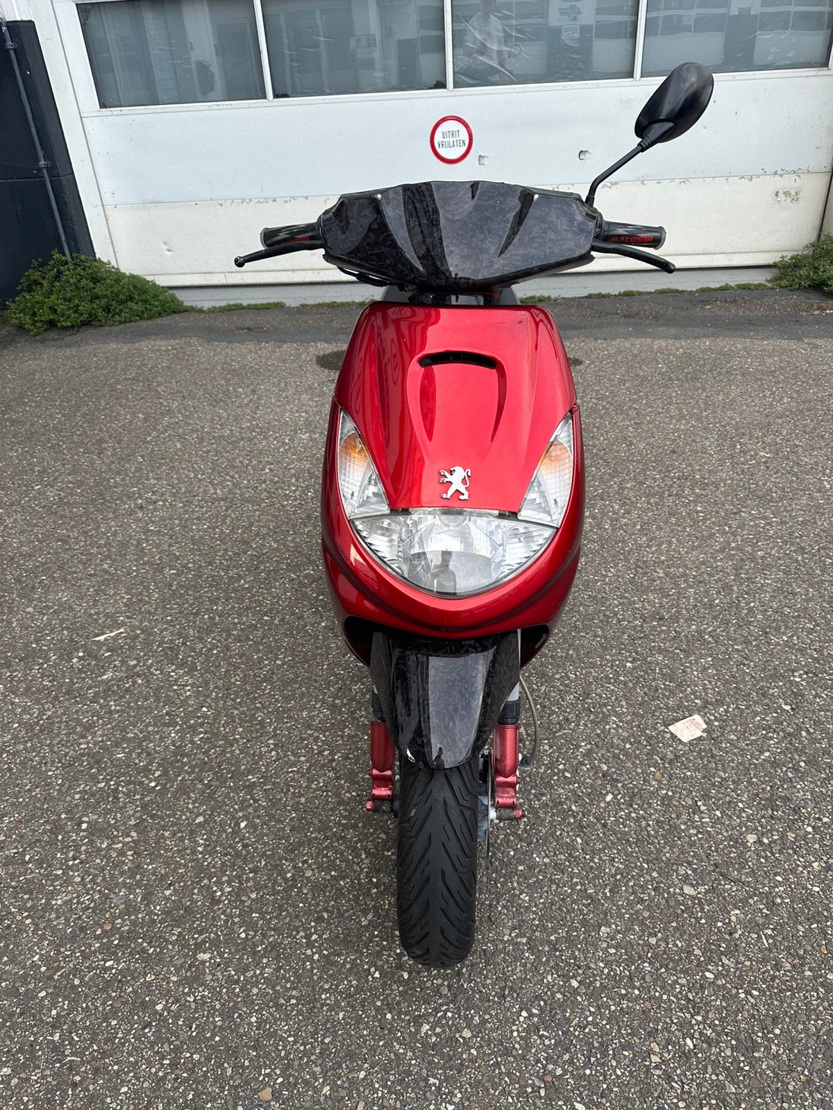 Peugeot Vivacity 50cc 2T – Custum Carbon/rode kleur, Ophalen, Zo goed als nieuw, Tweetakt, Vivacity