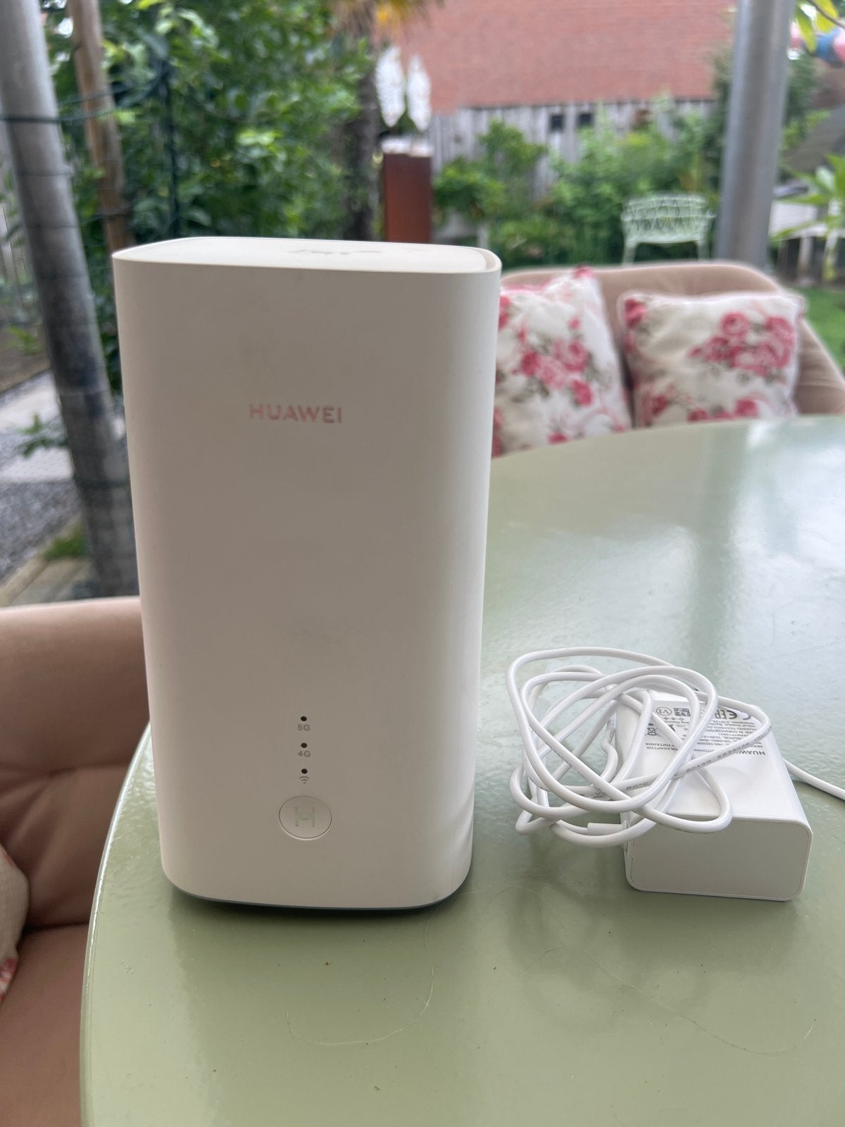 Huawei 4G/5G Router H122-373 met Adapter - Zo goed als nieuw, Computers en Software, Routers en Modems, Ophalen of Verzenden, Zo goed als nieuw