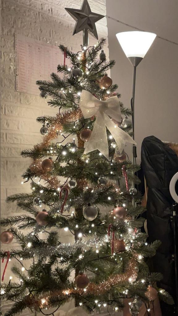 Kerstboom incl. Ballen/slingers/lichten, Diversen, Kerst, Ophalen of Verzenden, Zo goed als nieuw