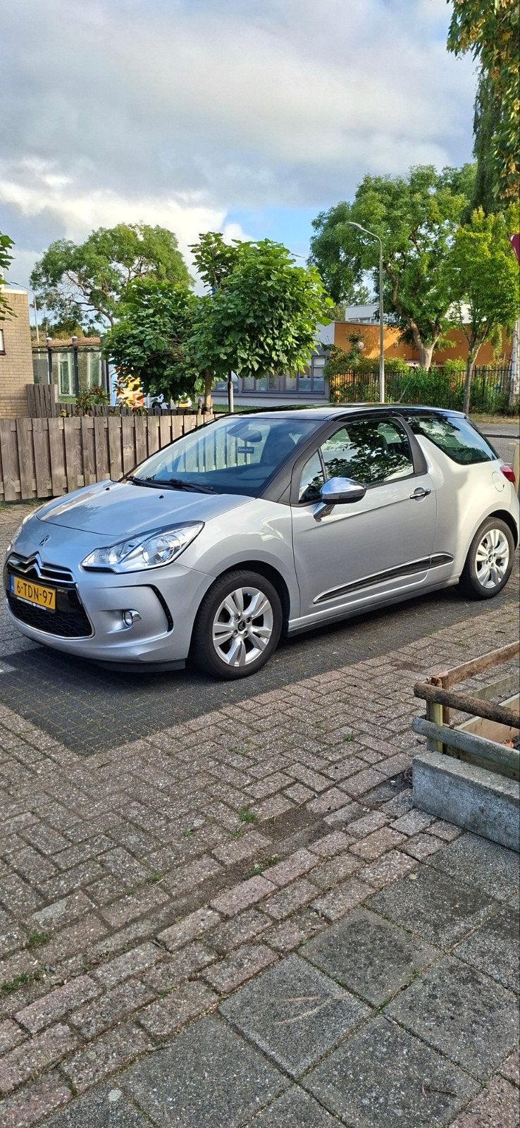Citroën DS3 1.2 VTI 2014 Grijs automaat, Auto's, Voorwielaandrijving, 31 €/maand, 1199 cc, Origineel Nederlands