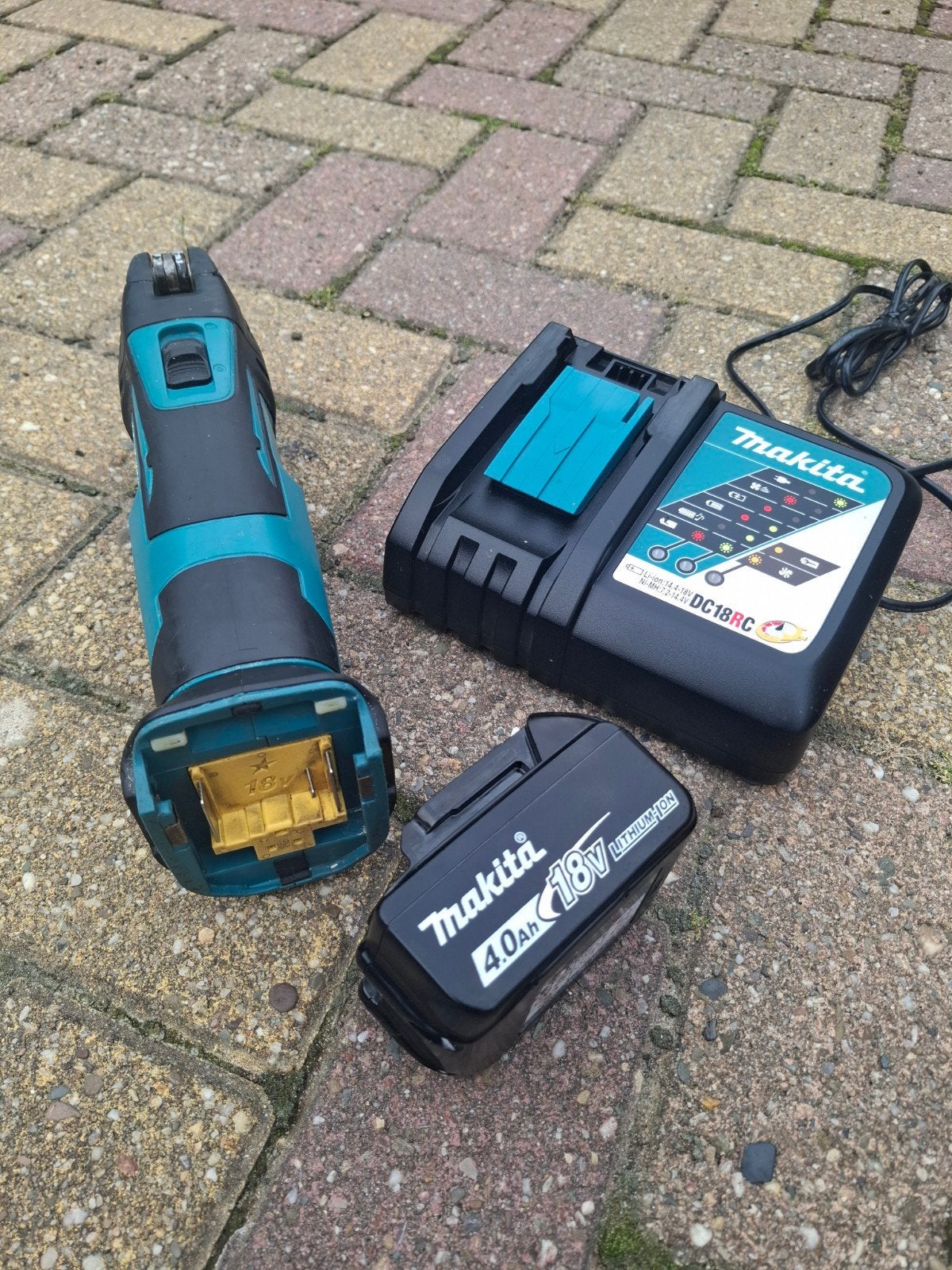 Makita DTM51 Multitool inclusief accu en lader, Ophalen of Verzenden, Gebruikt