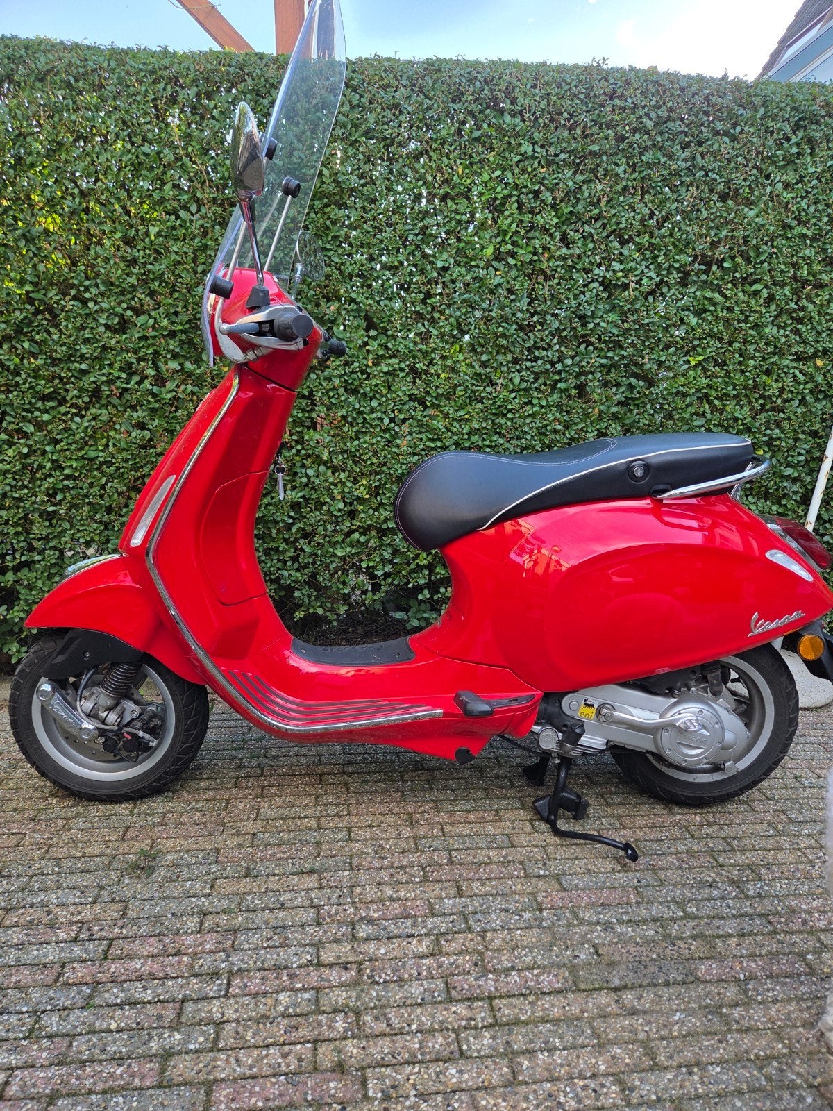 Rode Vespa Primavera brommer Scooter - Zeer netjes, Fietsen en Brommers, Ophalen, Maximaal 45 km/u, Zo goed als nieuw, Benzine