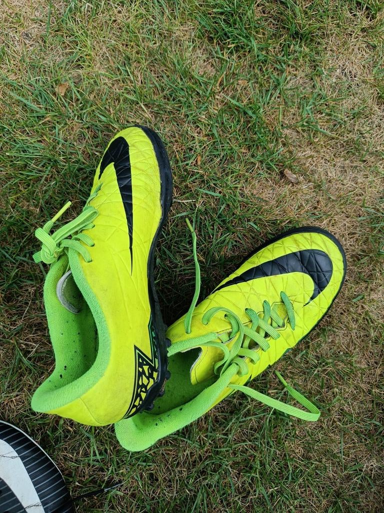 Nike Hypervenom kunstgrasschoenen maat 36, Sport en Fitness, Ophalen of Verzenden, Gebruikt, Schoenen