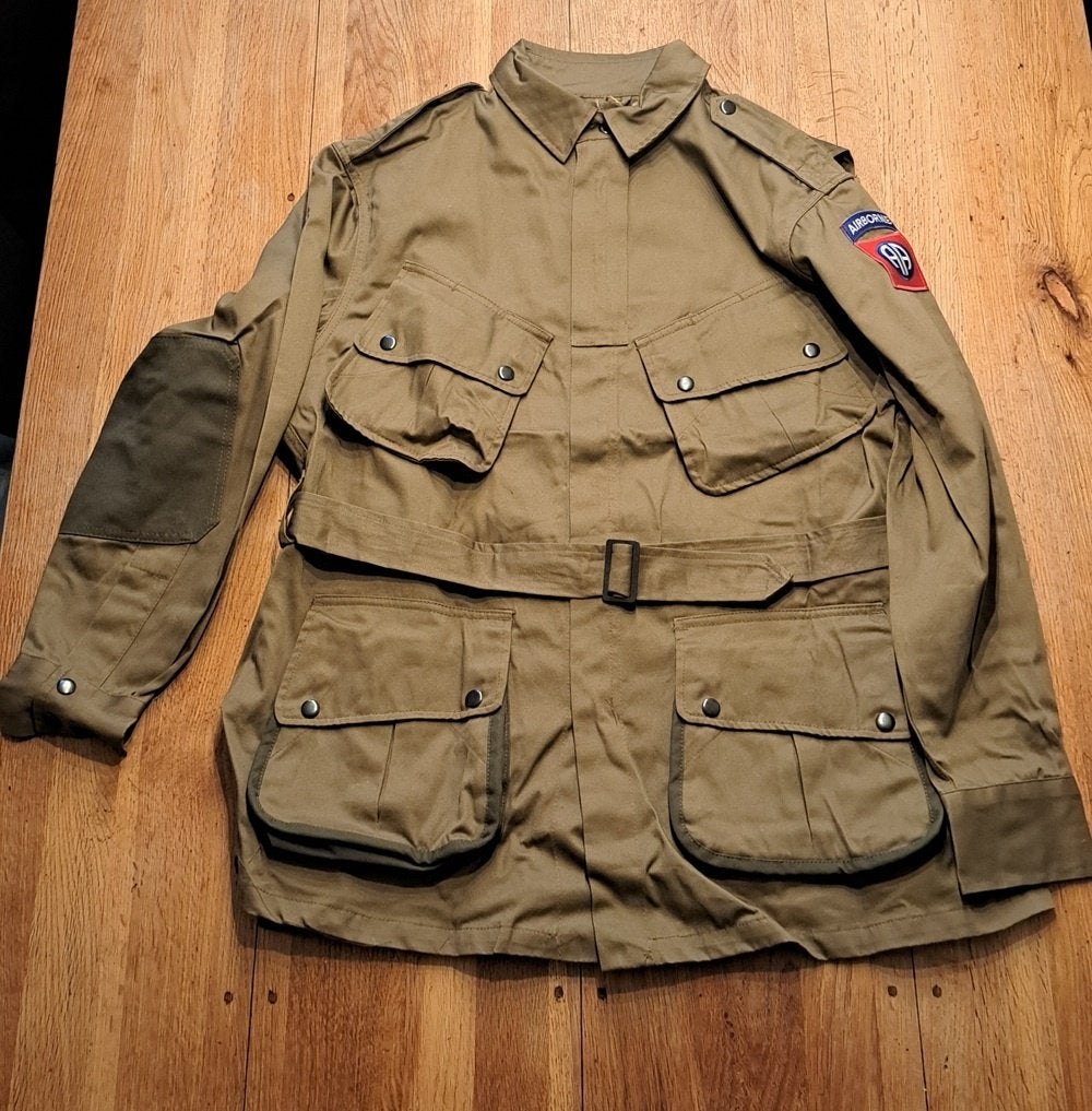 US Army Airborne M42 Tunic en Trousers Set, Verzamelen, Verzenden, Landmacht, Amerika, Kleding of Schoenen
