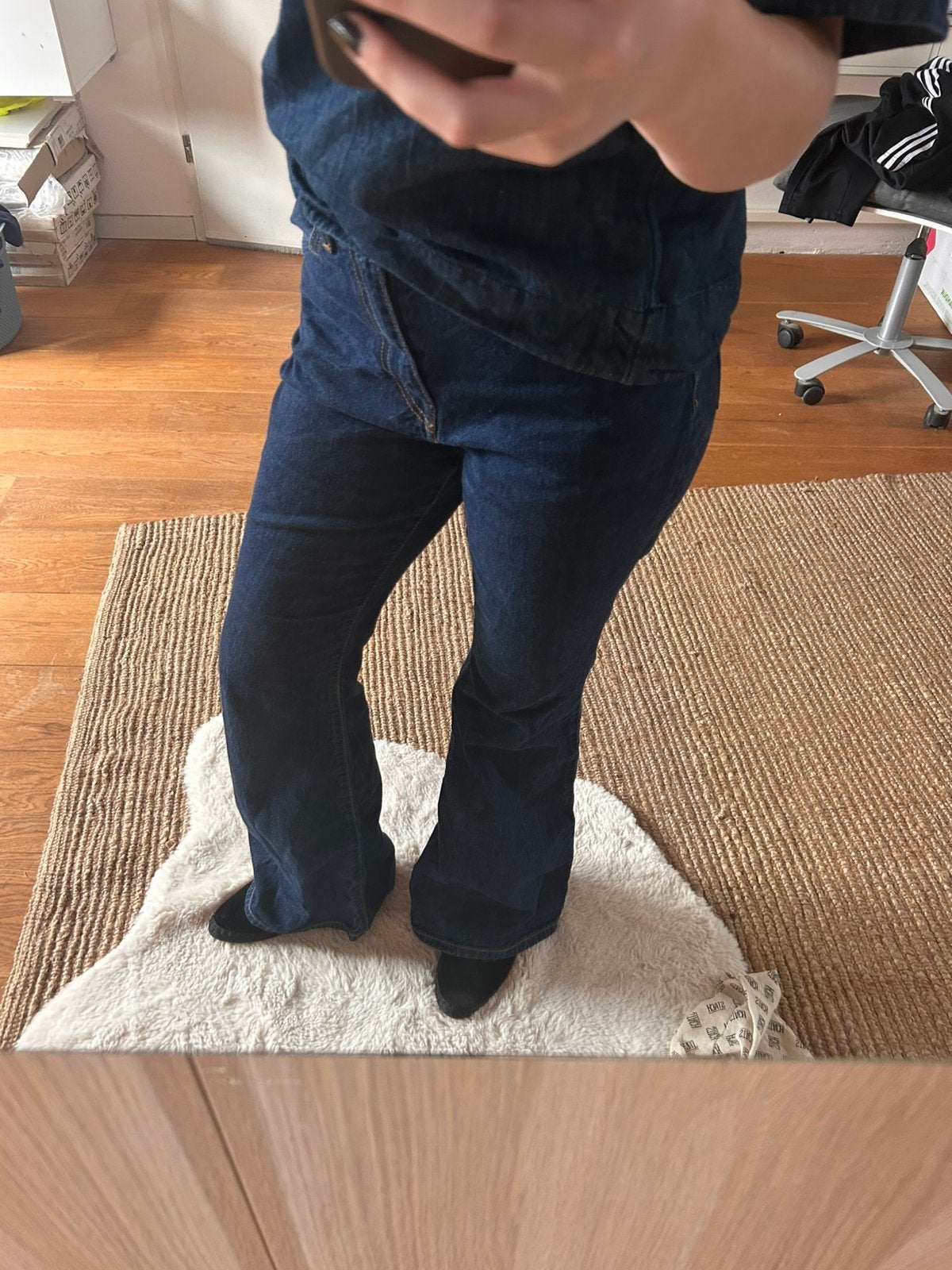Cos donkerblauwe jeans wijde pijpen maat 27/S, Kleding | Dames, Ophalen of Verzenden, Zo goed als nieuw, Blauw, W27 (confectie 34) of kleiner