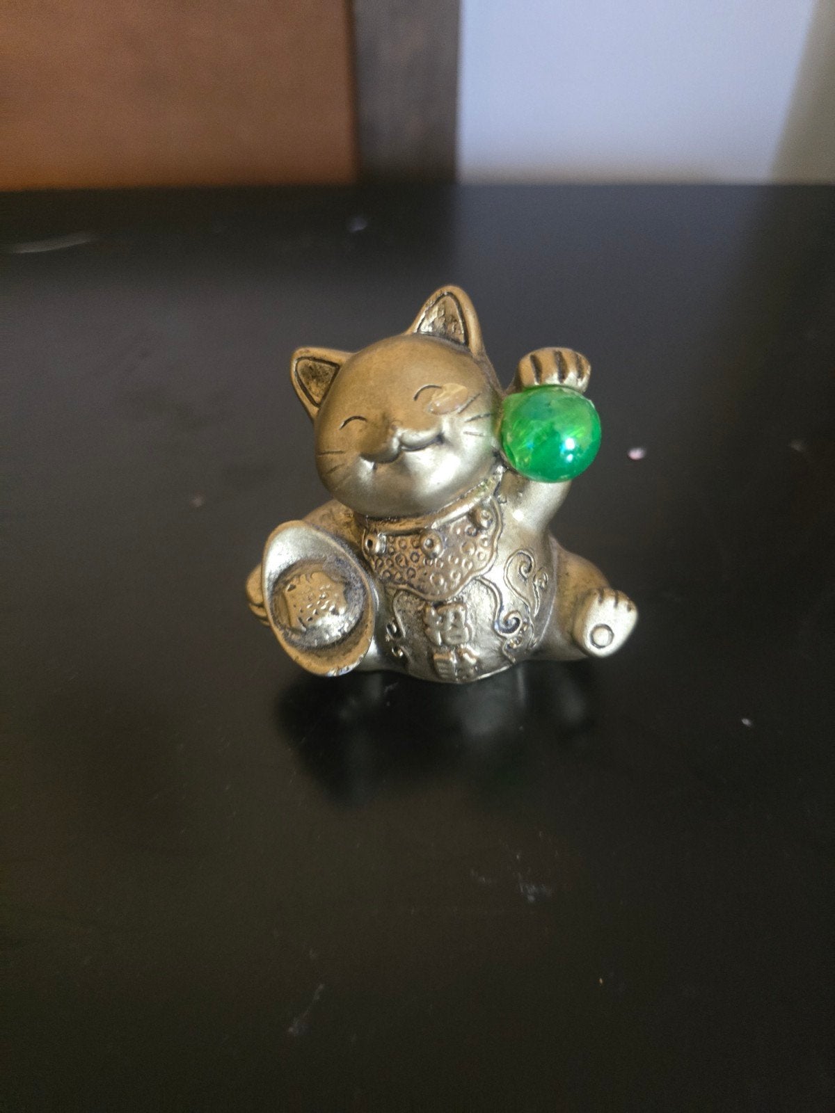 Maneki-neko gelukskat - Wit met goud en groene bol, Ophalen of Verzenden