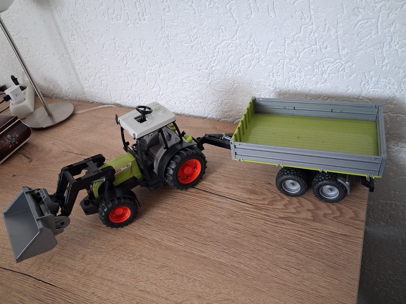 Bruder set
Claas
Tractor met voorlader
Kar /Aanhanger, Ophalen of Verzenden