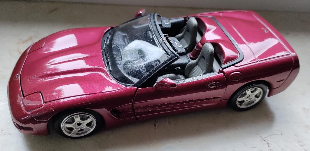 Chevrolet Corvette C5 Bburago 1:24, Hobby en Vrije tijd, Modelauto's | 1:24, Zo goed als nieuw, Auto, Bburago, Ophalen of Verzenden