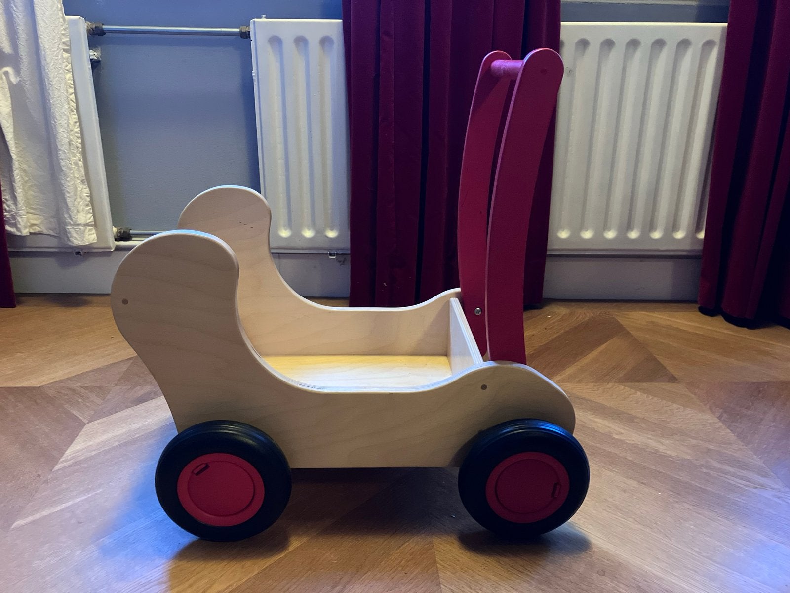 Houten loopwagen / kinderkarretje, Ophalen, Zo goed als nieuw, Overige typen, Met wieltjes