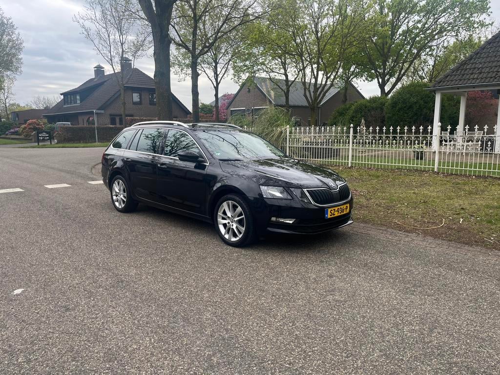 Skoda Octavia 1.4 TSI Greentech Combi 150pk Trekhaak Bjr2018, Voorwielaandrijving, Zwart, 4 cilinders, Leder en Stof