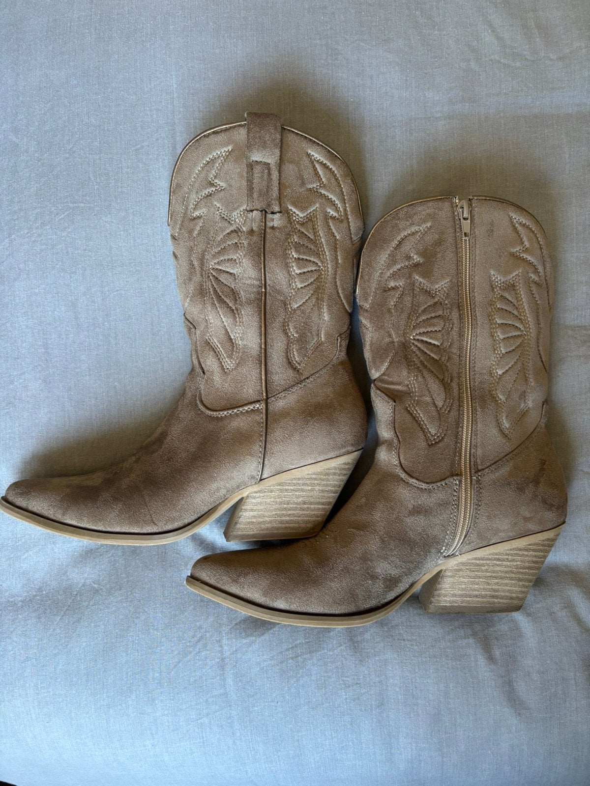 Bruin suede cowboylaarsjes maat 40, Bruin, Lage of Enkellaarzen, Ophalen of Verzenden, Gedragen