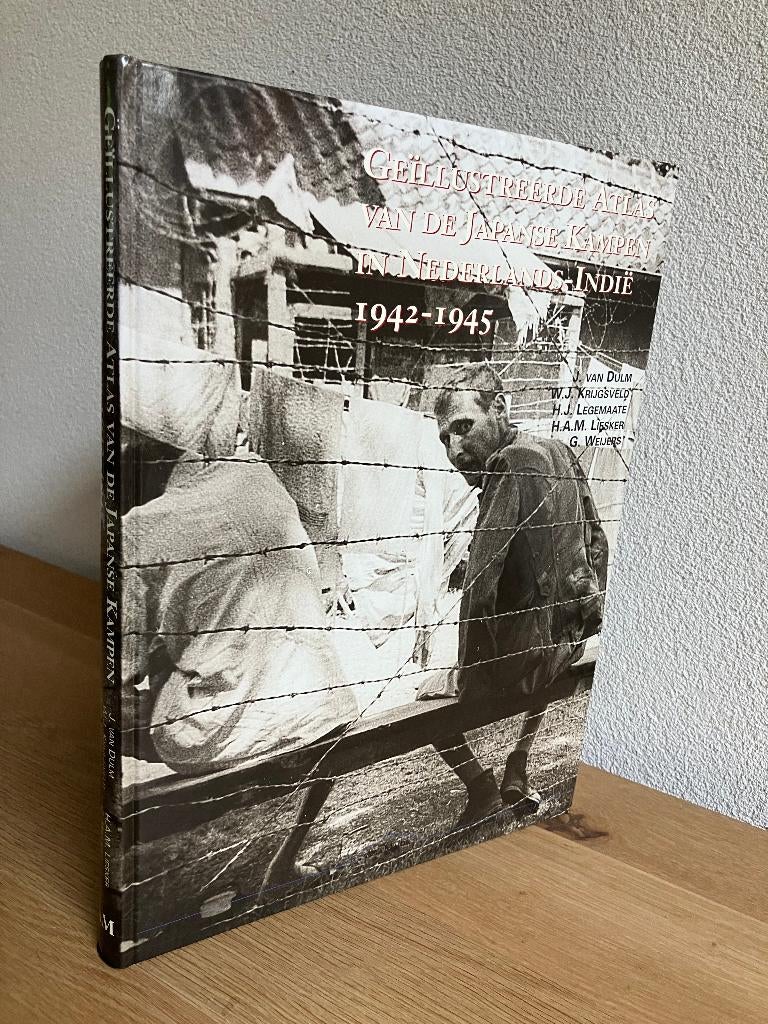 Geïllustreerde Atlas van Japanse Kampen Ned.-Indië 1942-1945, Overige atlassen, Diverse auteurs, Ophalen of Verzenden, Zo goed als nieuw