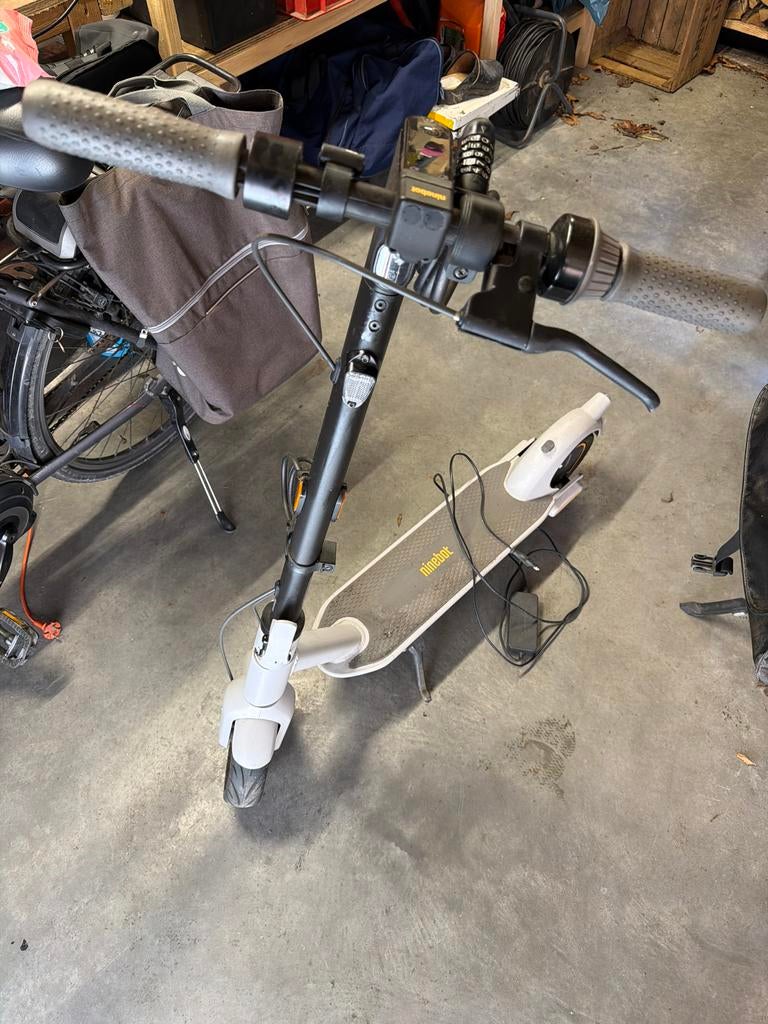 Segway Ninebot Kickscooter Max - 550km, eerste eigenaar, Fietsen en Brommers, Steps, Ophalen, Zo goed als nieuw, Elektrische step (E-scooter)