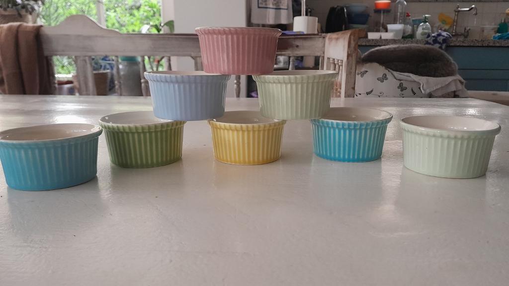 Acht Pastel pasteibakjes Villeroy en Boch -  goed als nieuw, Ophalen of Verzenden, Overige stijlen, Porselein, Schaal of Schalen