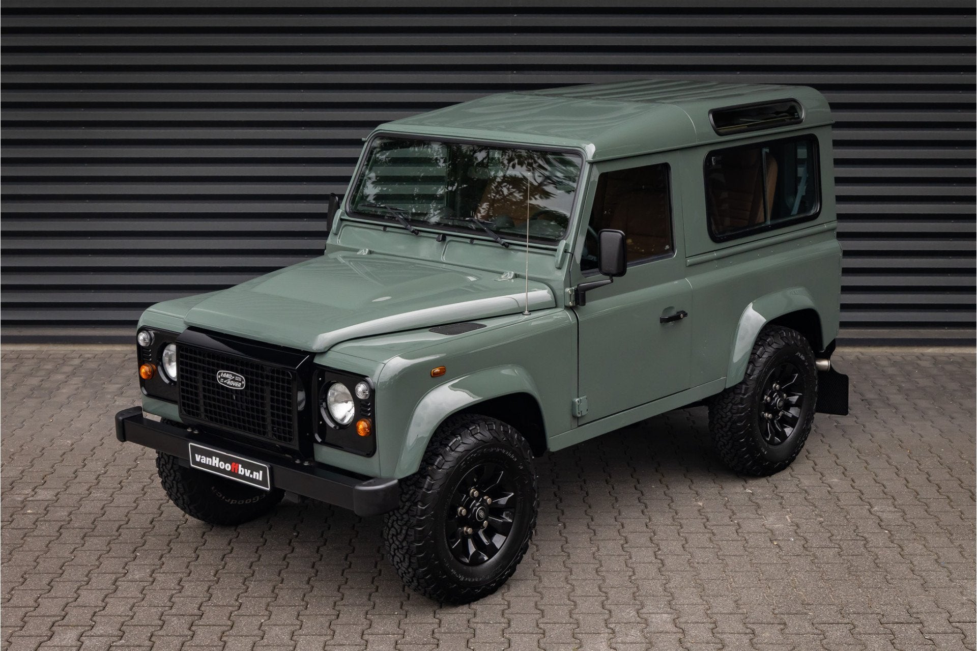 Land Rover Defender Station Wagon Automaat Keswick Green - S, Auto's, Land Rover, Automaat, Gebruikt, 4 cilinders, 1795 kg