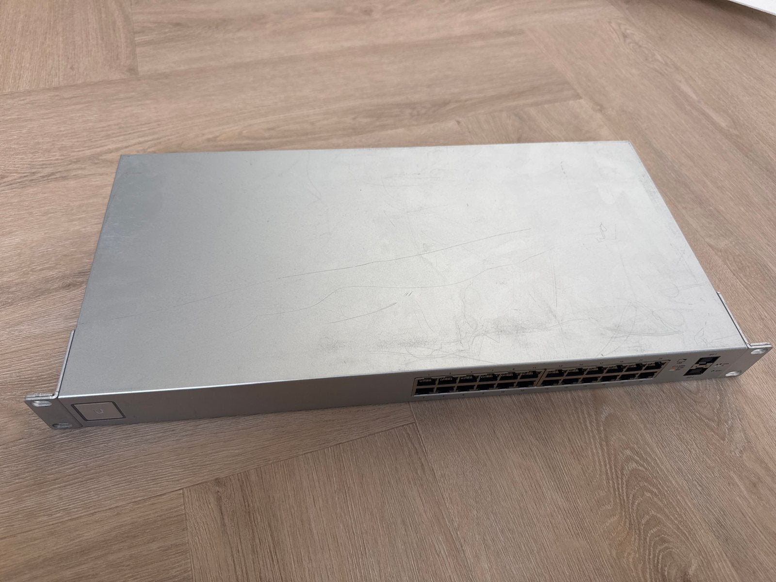 Ubiquiti UniFi Switch 24 (GEEN PoE), Computers en Software, Netwerk switches, Gebruikt, Ophalen