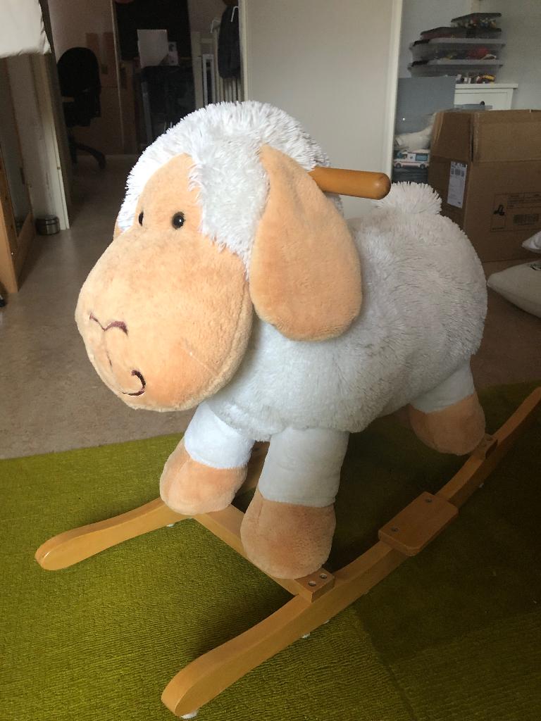 Hobbelpaard “Schaap” te koop, Ophalen, Zo goed als nieuw