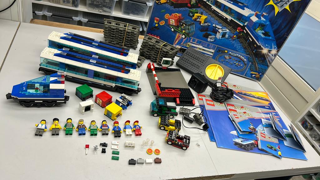 SB2920 Lego trein 9v 4561 compleet + doos + boekjes., Kinderen en Baby's, Speelgoed | Duplo en Lego, Ophalen of Verzenden, Zo goed als nieuw