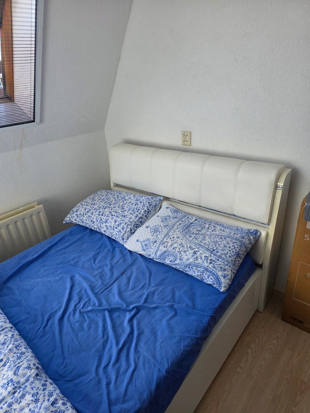 Bed 120x200 cm met hoofdbord, Ophalen, Gebruikt, Twijfelaar, 120 cm