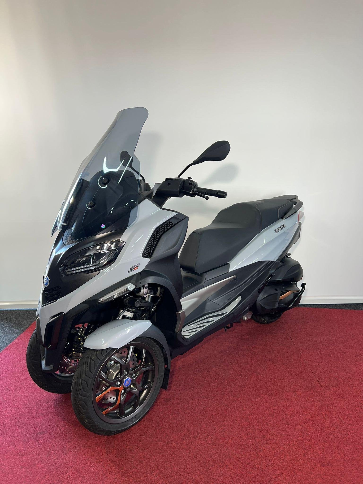 Piaggio MP3 530 HPE Exclusive ABS Primeur! NIEUWSTE KLEUR!, Traction Control, Bedrijf, Piaggio Vespa B.V., Minervum 7272
4817 ZM  Breda, NL