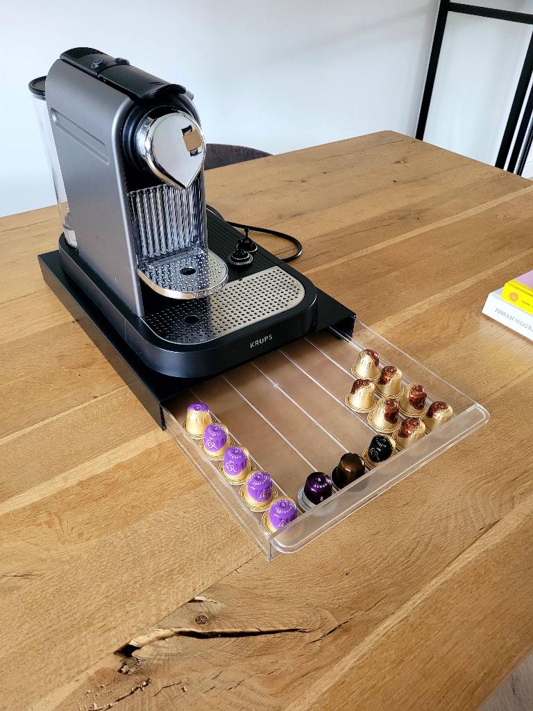Nespresso met geïntegreerde melkschuimer en lade voor cups, Witgoed en Apparatuur, Ophalen, Gebruikt, Koffiemachine, 1 kopje