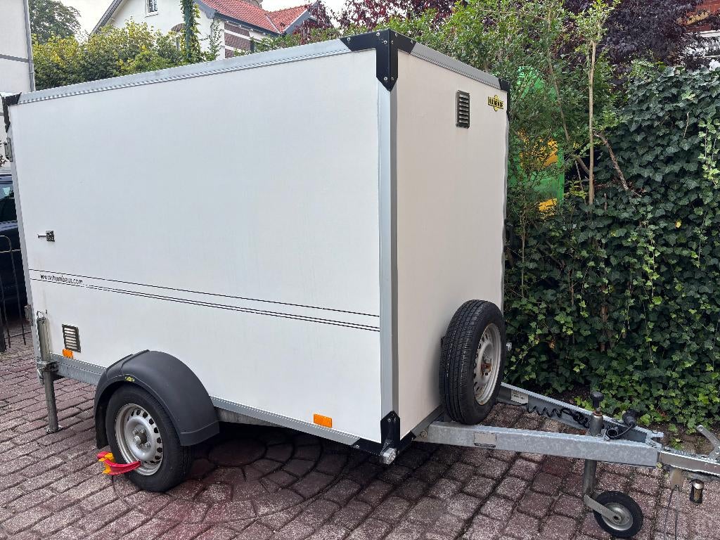 Gesloten Humbaur aanhanger voor 2 optimisten, Ophalen, Zo goed als nieuw, Minder dan 15 m²