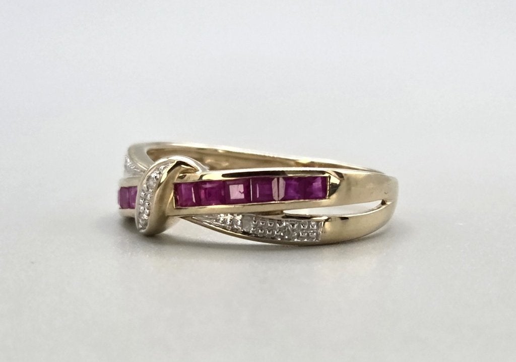 Gouden Vintage ring edelsteen robijn en diamant. 2026/606, Sieraden, Tassen en Uiterlijk, ., Ophalen of Verzenden, Zo goed als nieuw