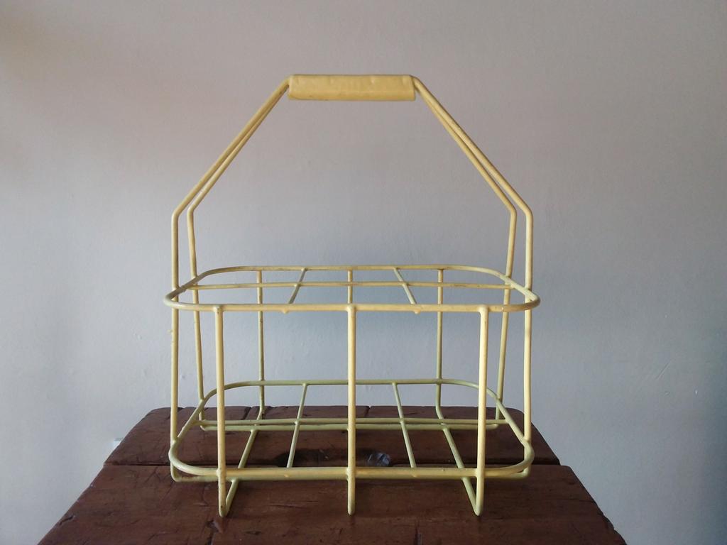Vintage zacht geel flessenrek, Franse brocante, jaren 70, Antiek en Kunst, Ophalen of Verzenden