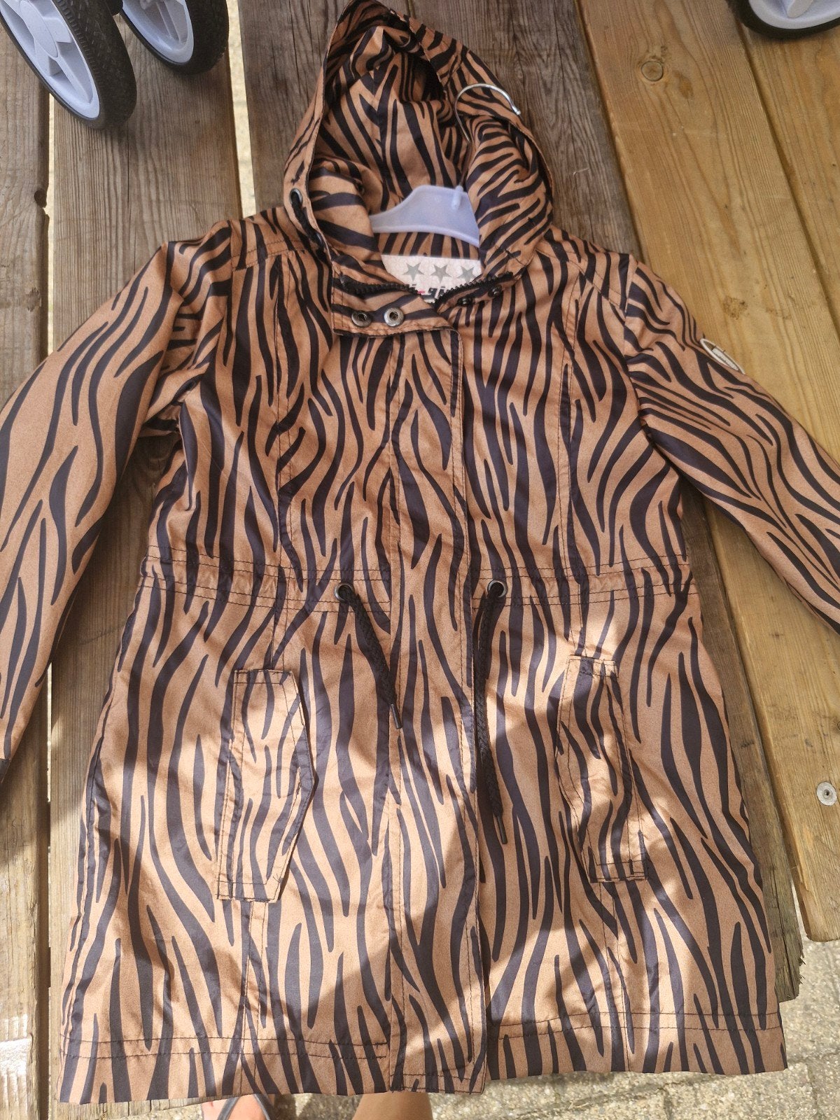 Leuke zebraprint jas voor meisjes - maat 116, Gebruikt, Meisje, Ophalen of Verzenden, Ai-girl