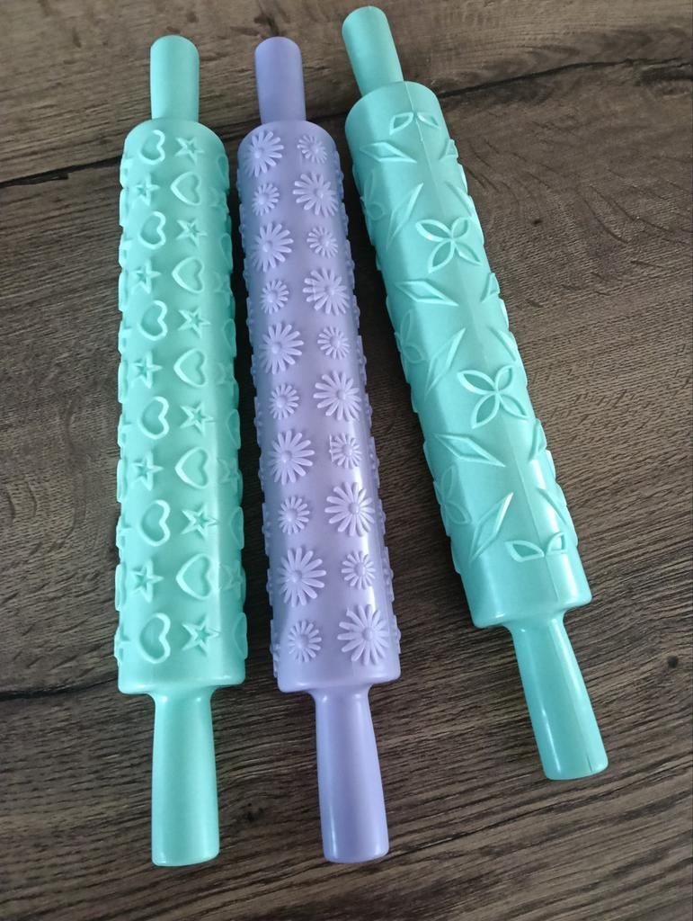 Drie reliëf plastic deegrollers, Ophalen of Verzenden, Gebruikt, Taarten, Overige typen