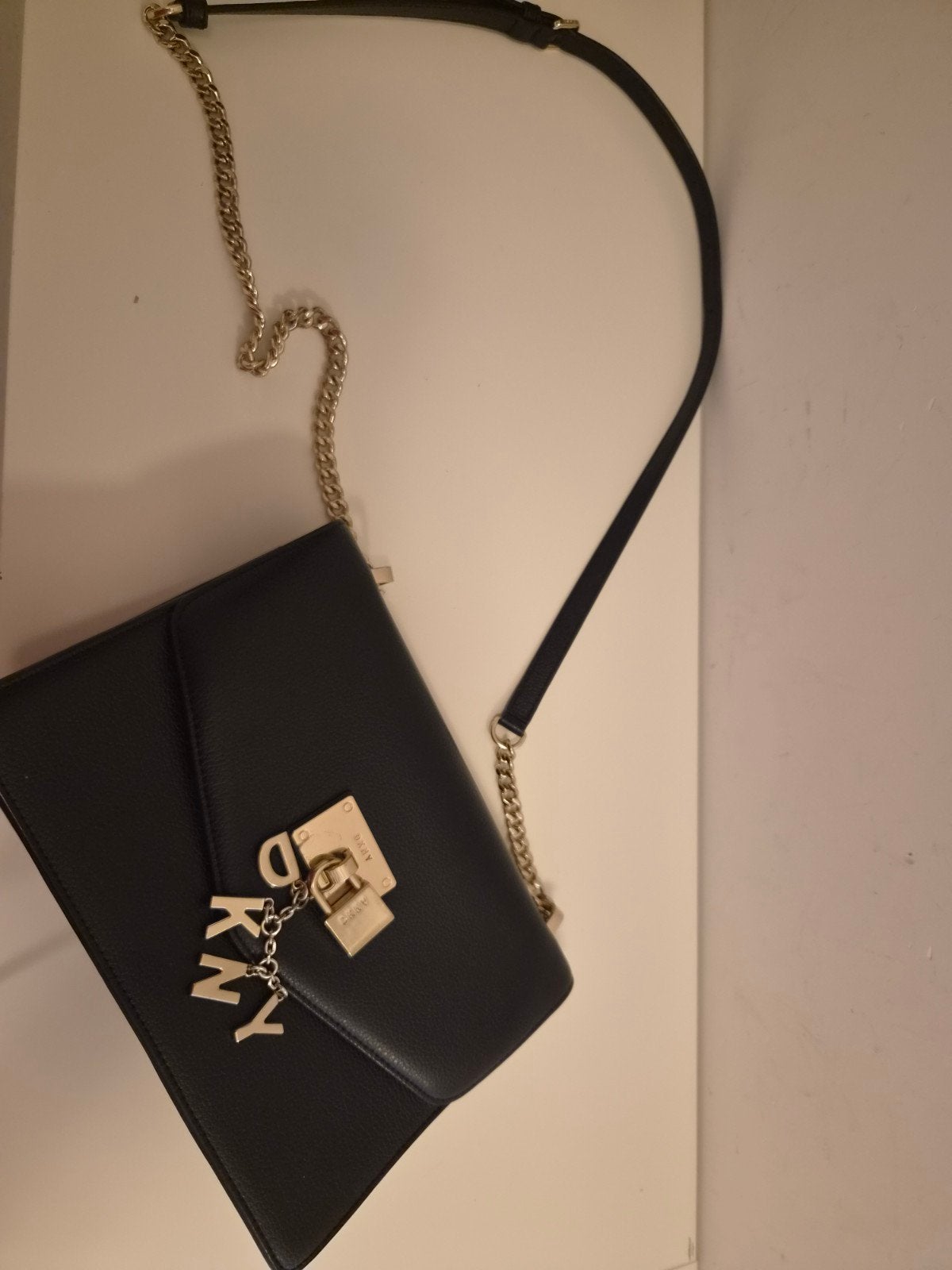 DKNY tas!, Ophalen, Zo goed als nieuw, Zwart