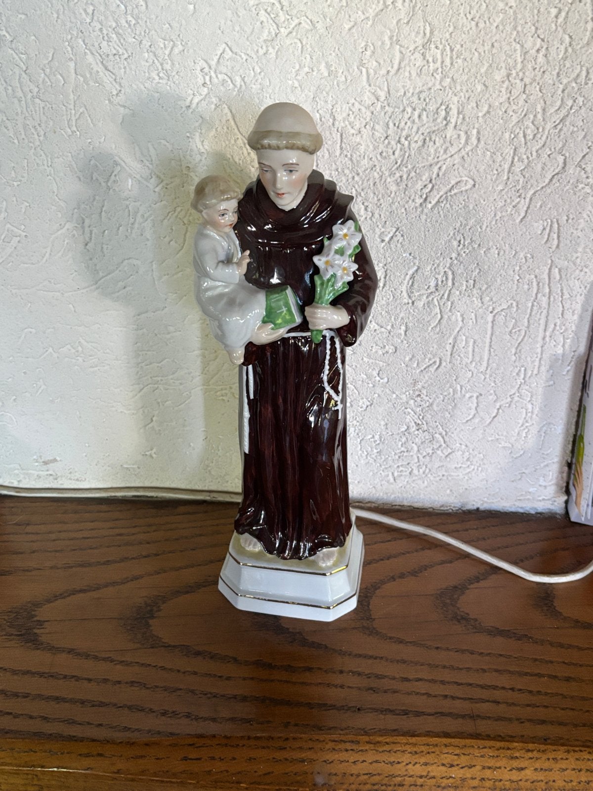 Antiek beeld van Sint Antonius met kind en lelies, Antiek en Kunst, Antiek | Religie, Verzenden