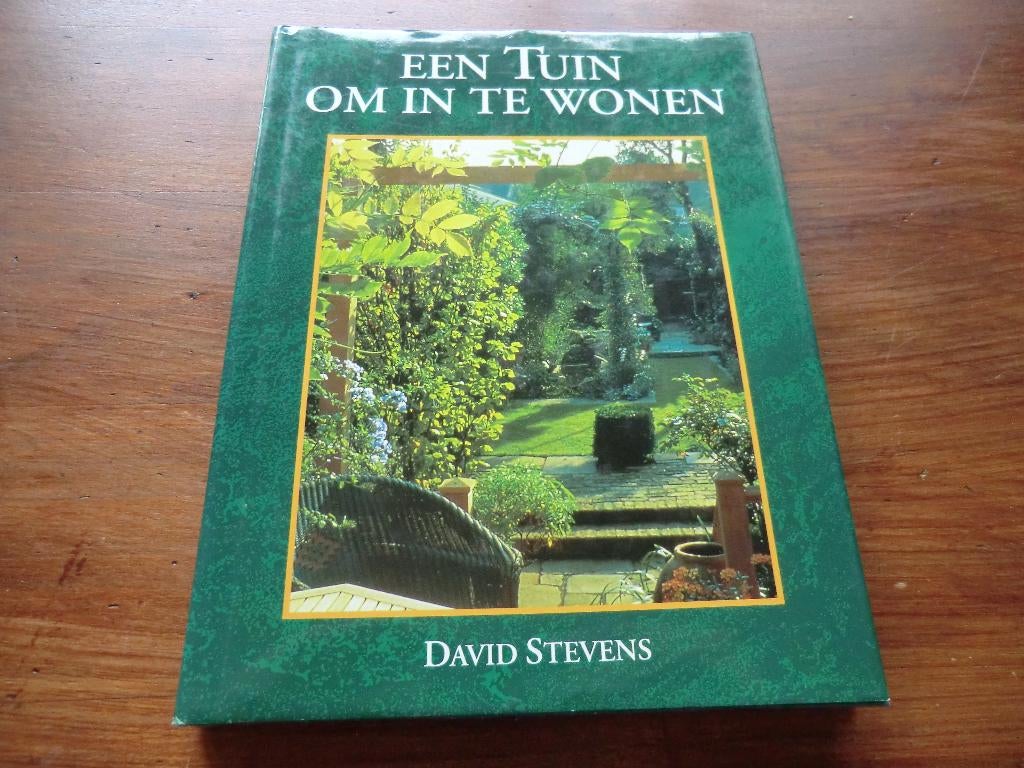 boek - Een tuin om in te wonen - David Stevens, Boeken, Wonen en Tuinieren, Gelezen, Tuinontwerpen, Ophalen of Verzenden