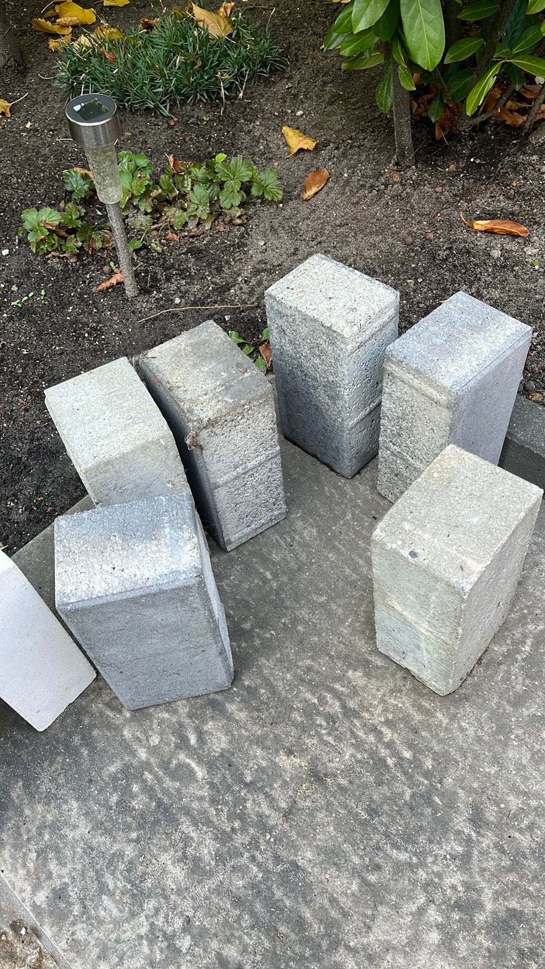 12 betonklinkers gratis, Ophalen, Gebruikt