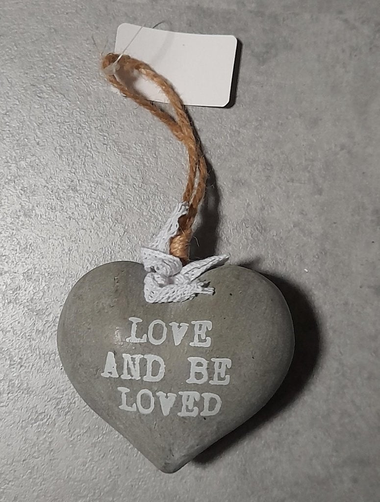 NIEUW decoratie HART met tekst Love and be loved, Ophalen of Verzenden, Nieuw, Grijs, Hout