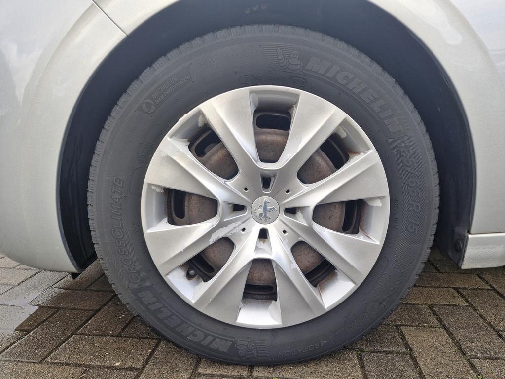 Peugeot 208 1.4 VTi Access (bj 2012), Voorwielaandrijving, Euro 5, Stof, Zwart