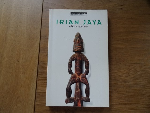 Irian Jaya, Nieuw Guinea, Indonesie ; periplus reisgids, Europa, Ophalen of Verzenden, Reisgids of -boek, Gelezen