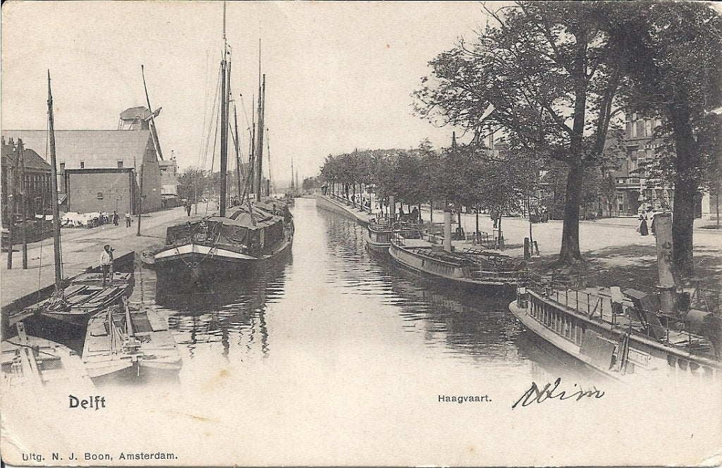 Delft Haag vaart met boten ,mensen en Molen 1902, Verzenden, Voor 1920, Gelopen, Zuid-Holland