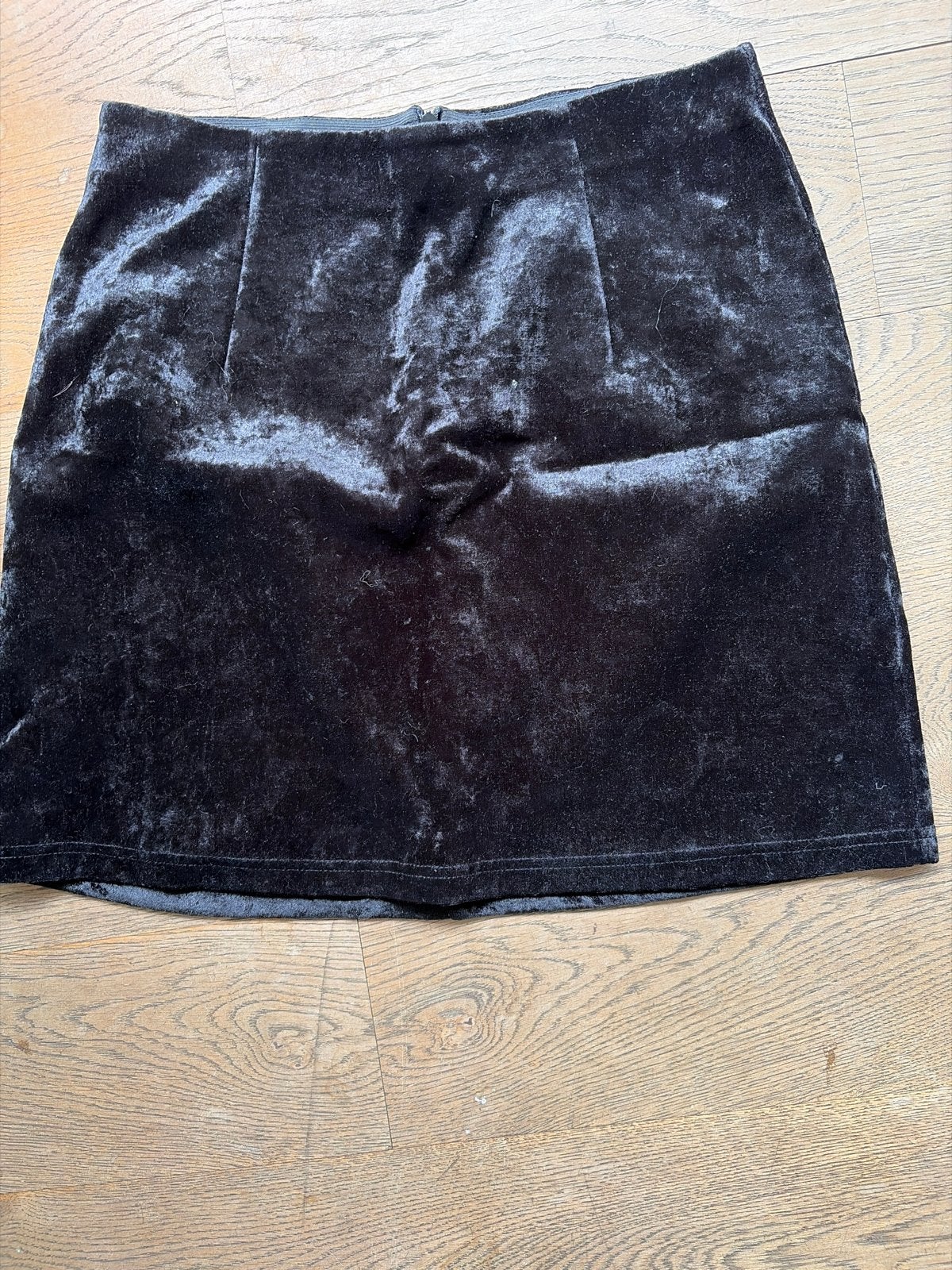 Zwart fluwelen mini rokje van WE, Maat 38/40 (M), Verzenden, Zwart, Zo goed als nieuw