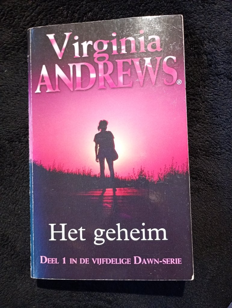 Virginia Andrews, Het geheim, Boeken, Ophalen of Verzenden, Gelezen