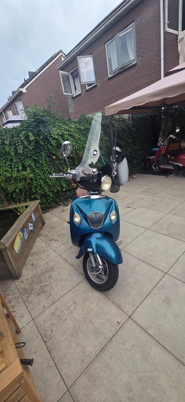 hele nette retro scooter, Fietsen en Brommers, Snorfietsen en Snorscooters, Ophalen, Zo goed als nieuw, Benzine, Overige merken