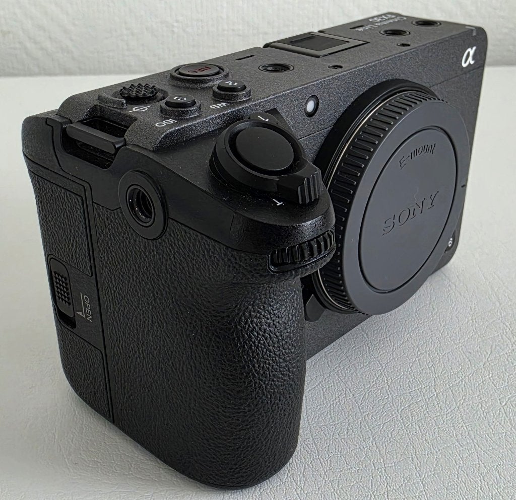 Foto 7 van Sony FX30 Cinema Line + XLR-H1 + Hähnel ProCube2 –Nieuwstaat