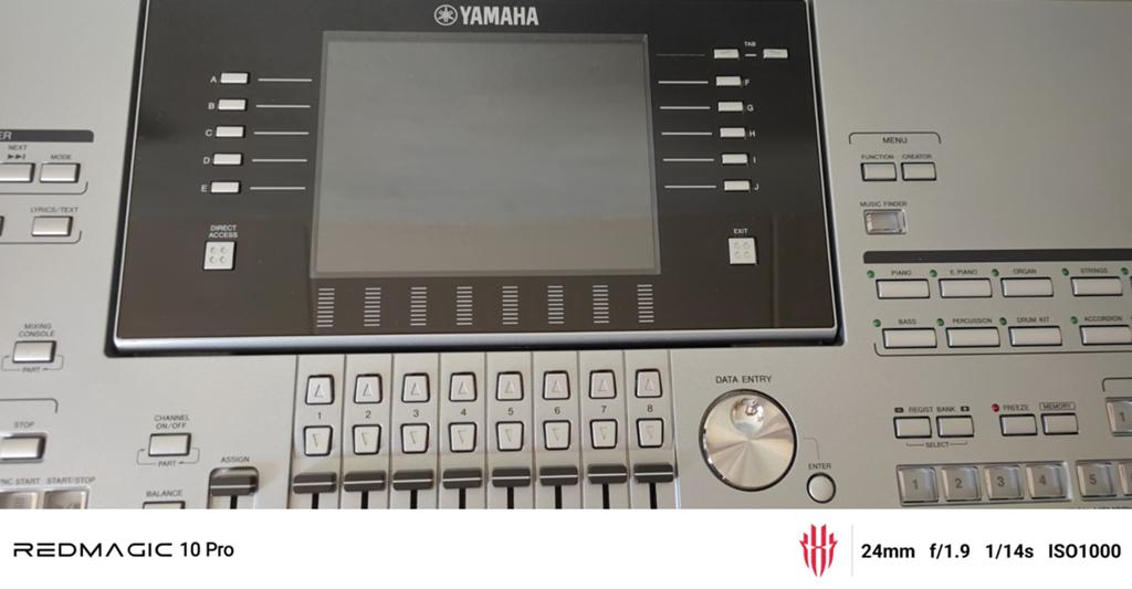 Yamaha Tyros 5 in  nieuw staat met stand  en  filgtcase, Yamaha, Ophalen of Verzenden, Zo goed als nieuw, Met standaard