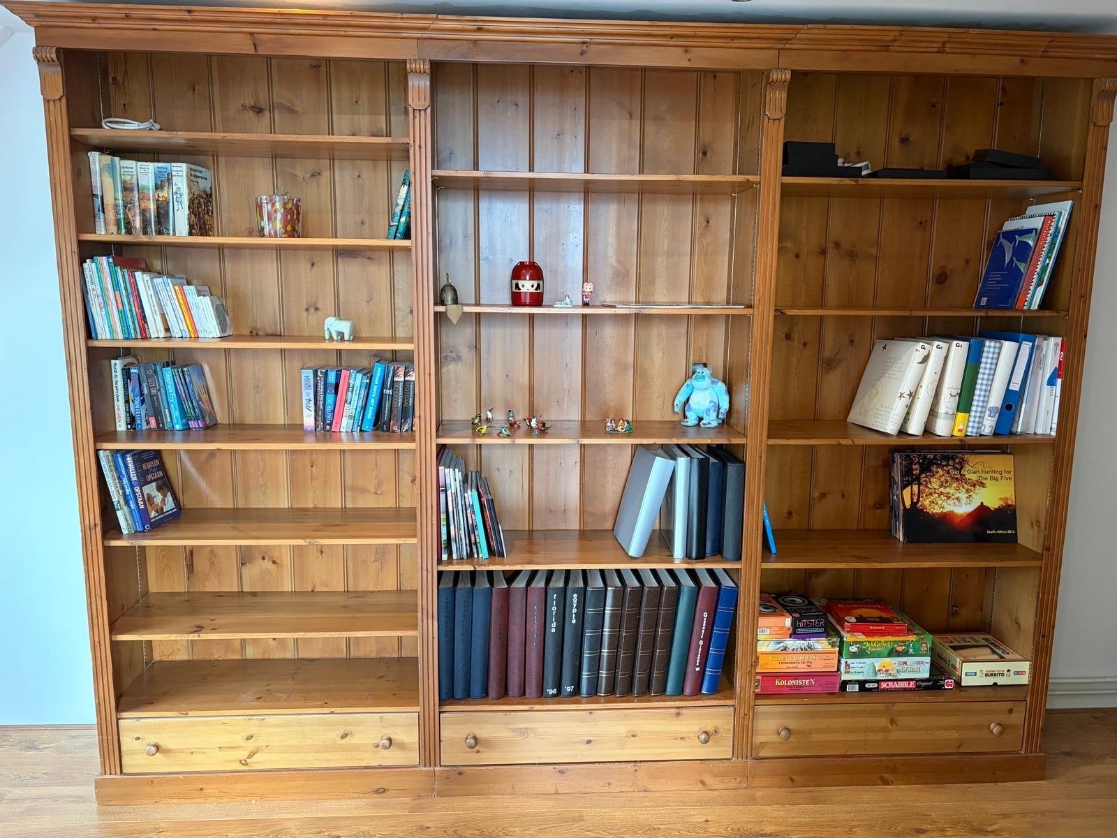 Grote grenenhouten boekenkast met laden en planken, Ophalen, 200 cm of meer, Zo goed als nieuw, 200 cm of meer