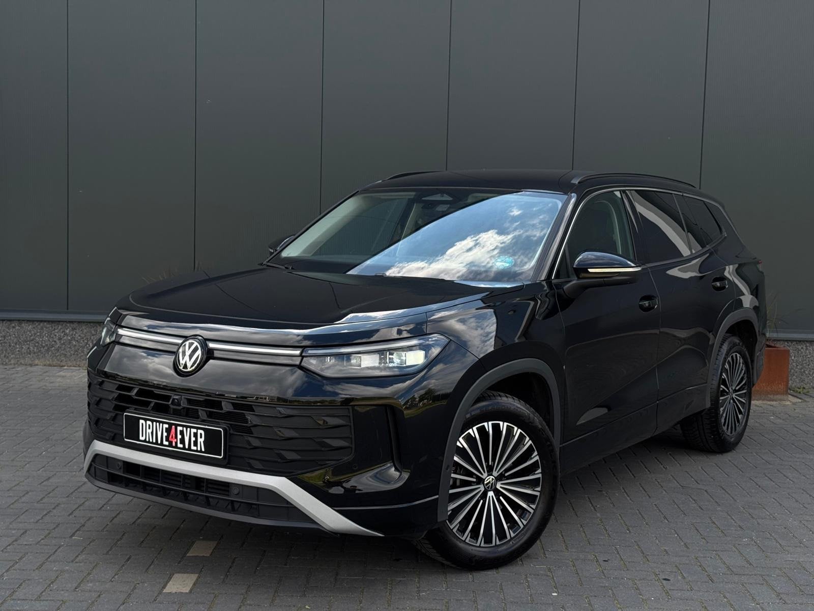 Volkswagen Tayron 1.5 eTSI Life 7p GARANTIE BTW TREKHAAK 360, Dealer onderhouden, Stof, Zwart, 4 cilinders